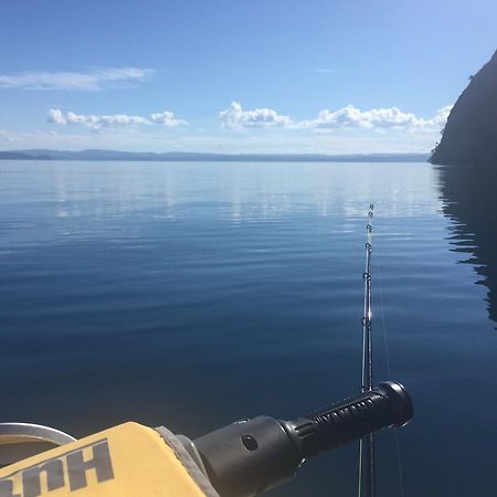 B & B With Stunning Views Taupo Bagian luar foto