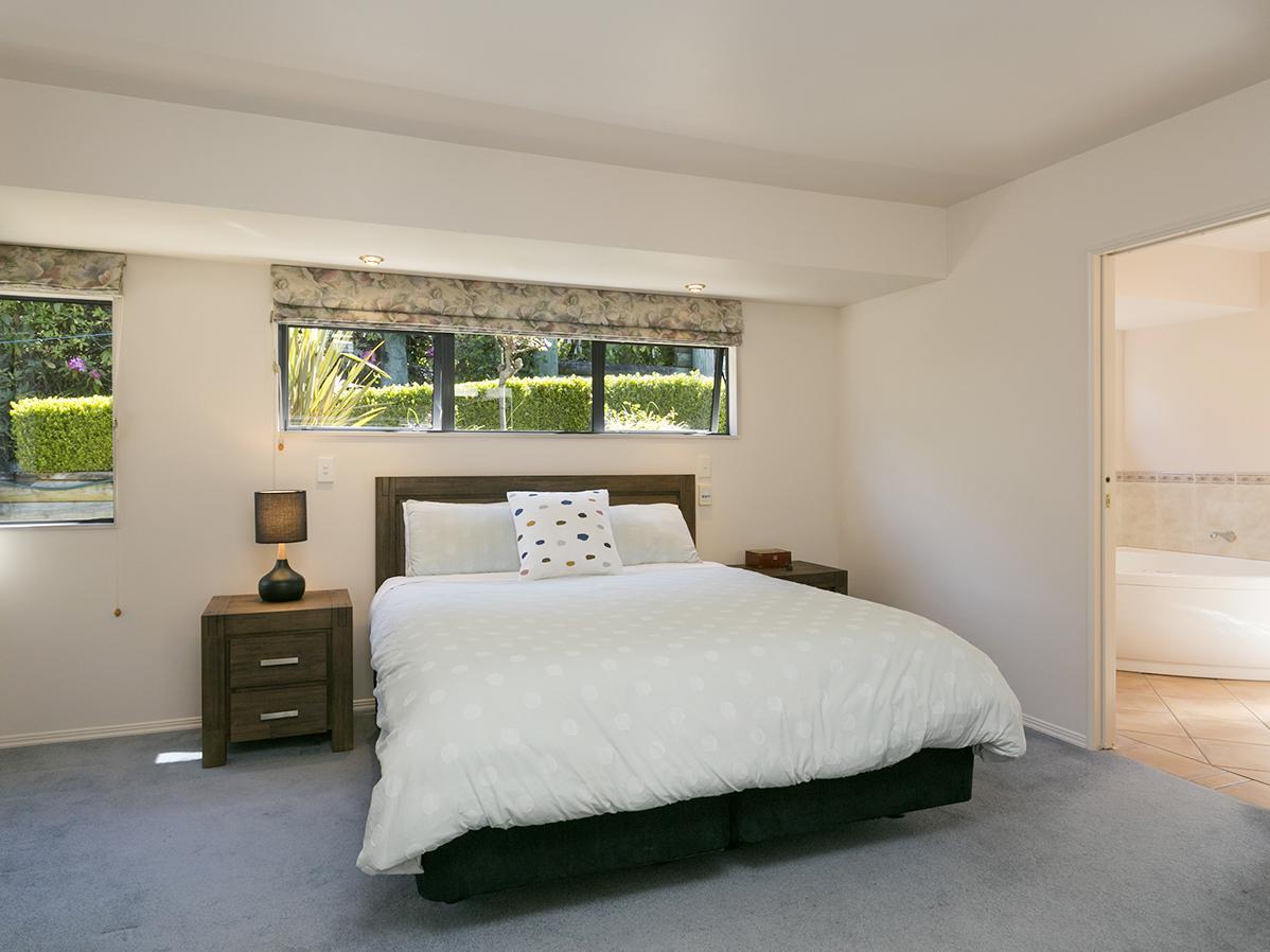 B & B With Stunning Views Taupo Bagian luar foto