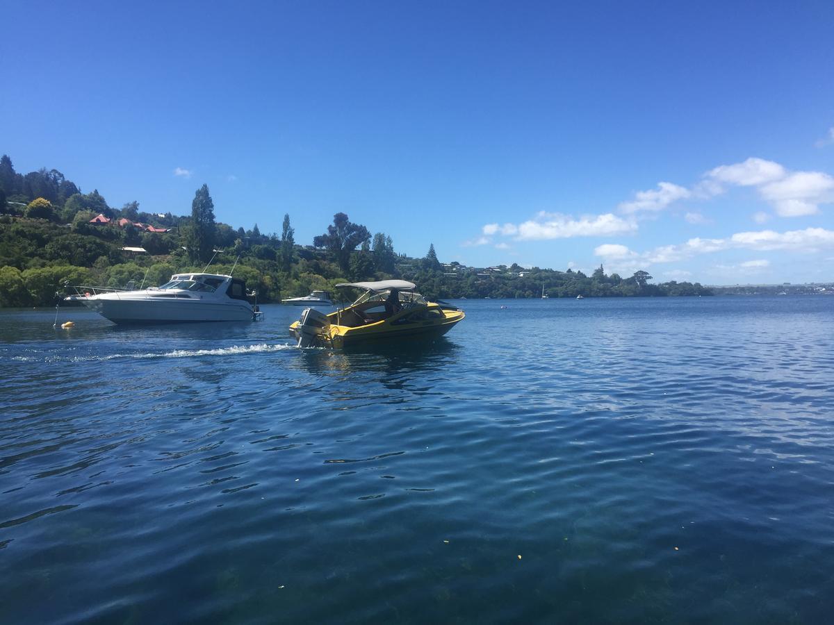 B & B With Stunning Views Taupo Bagian luar foto