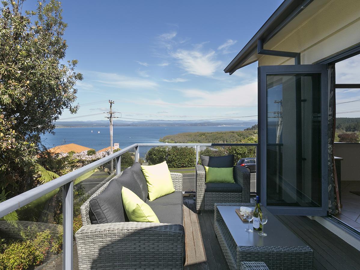 B & B With Stunning Views Taupo Bagian luar foto